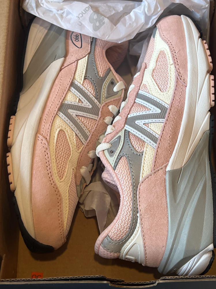 New Balance Kid's 990 V6 Lace-Up Sneaker, Pink Haze/White, M Little Kid