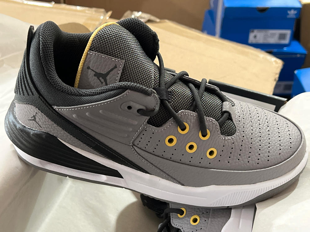 Jordan Big Kids' Jordan Max Aura 5 Basketball Shoes in Grey/Cement Grey Size 6.5 Leather/Plastic