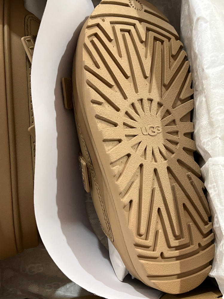 UGG Kids K Goldenglow Slide Sandal, Dark Sand, 6 fits women's 8
