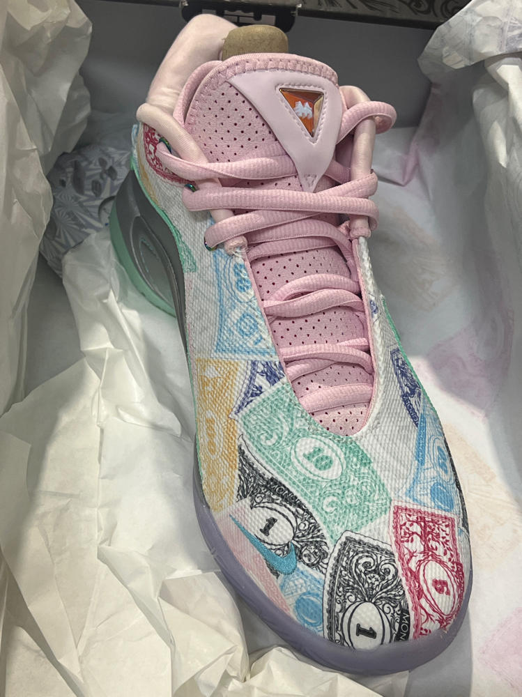 Lebron XXII Currency Basketball Shoes (FZ1097-100, White/Green Glow/Pink Foam/Baltic Blue) Size 8