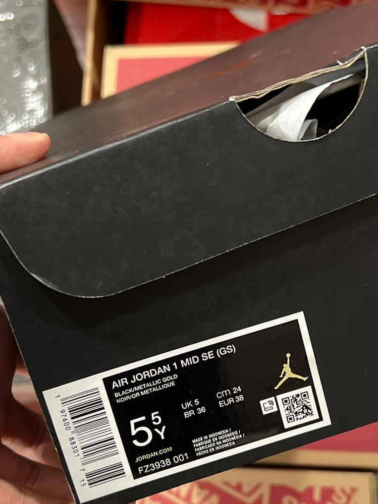 AIR JORDAN 1 MID SE (GS) "BLACK/METALLIC SILVER" size 5.5y new