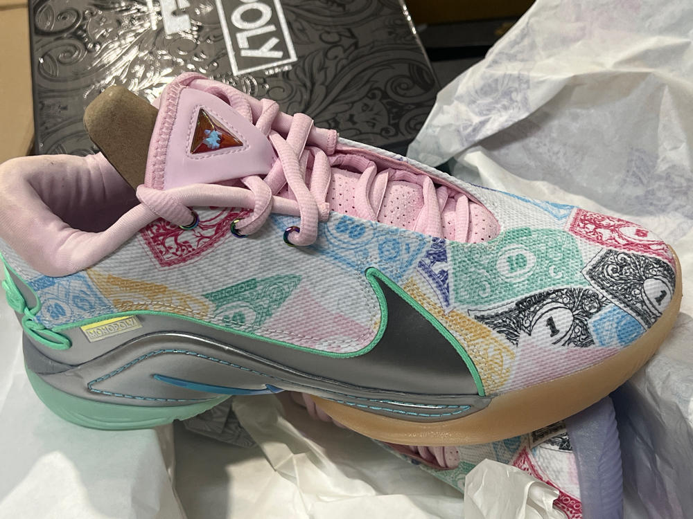 Lebron XXII Currency Basketball Shoes (FZ1097-100, White/Green Glow/Pink Foam/Baltic Blue) Size 8
