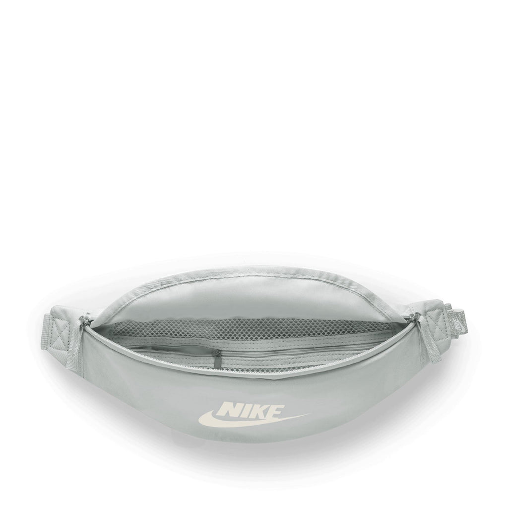 Nike Heritage Waistpack (3L) - Light Silver/Light Silver/Phantom