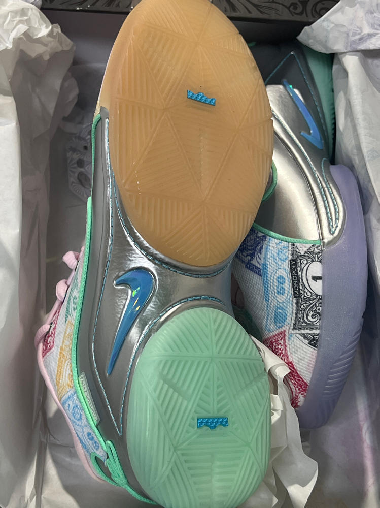 Lebron XXII Currency Basketball Shoes (FZ1097-100, White/Green Glow/Pink Foam/Baltic Blue) Size 8