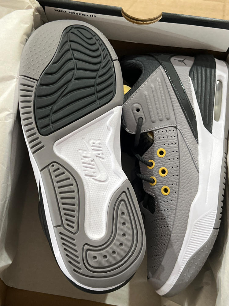 Jordan Big Kids' Jordan Max Aura 5 Basketball Shoes in Grey/Cement Grey Size 6.5 Leather/Plastic