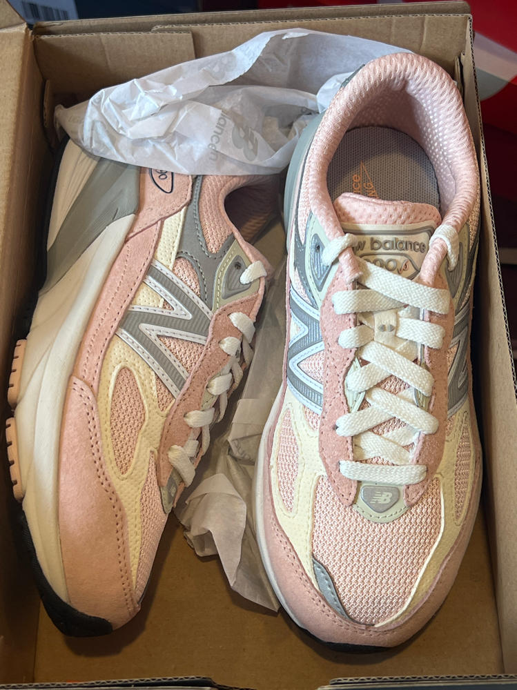 New Balance Kid's 990 V6 Lace-Up Sneaker, Pink Haze/White, M Little Kid
