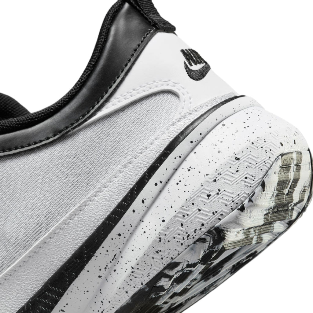 Nike Boy's Freak 5 (Big Kid) White/White/Black/Photo Blue 5.5 Big Kid M