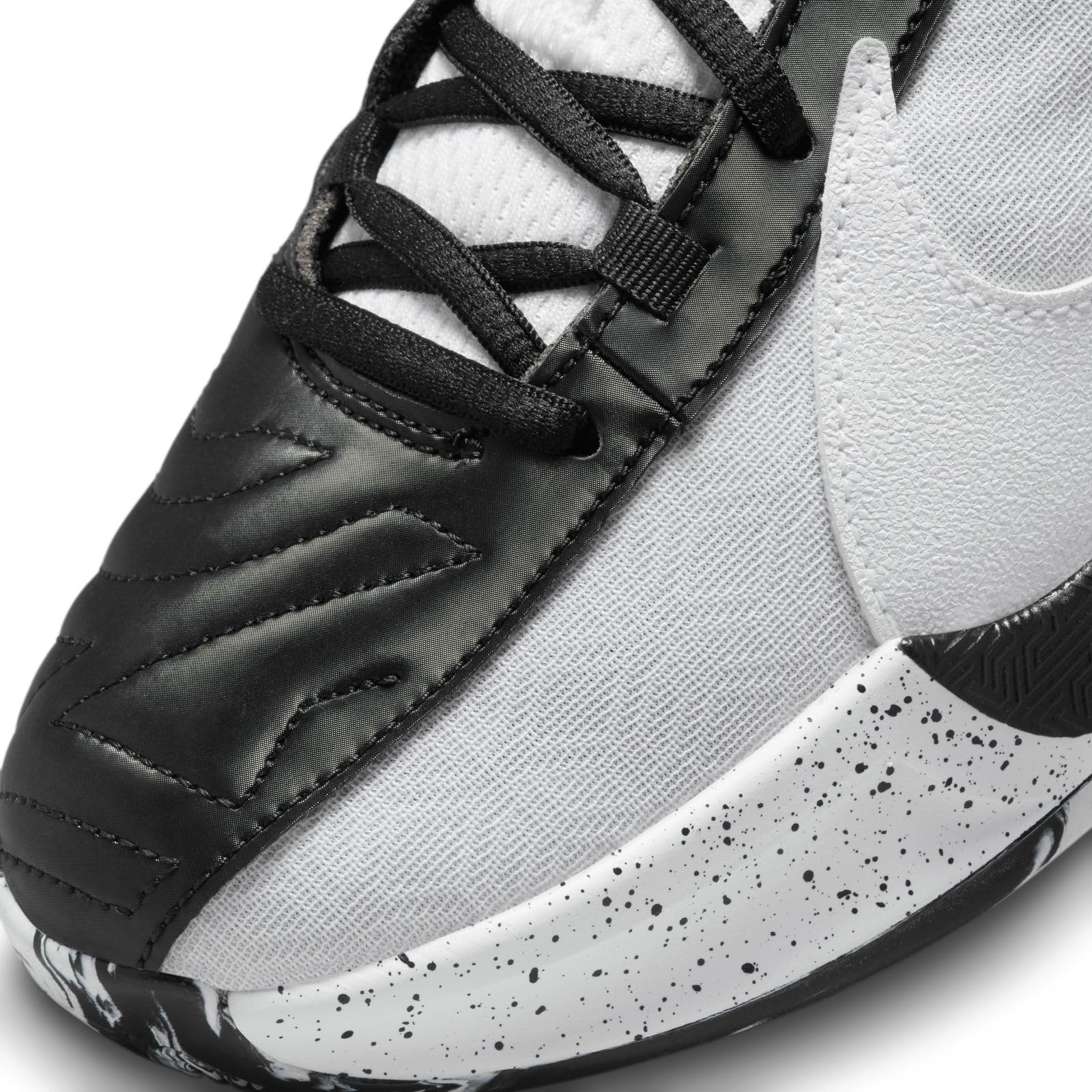 Nike Boy's Freak 5 (Big Kid) White/White/Black/Photo Blue 5.5 Big Kid M