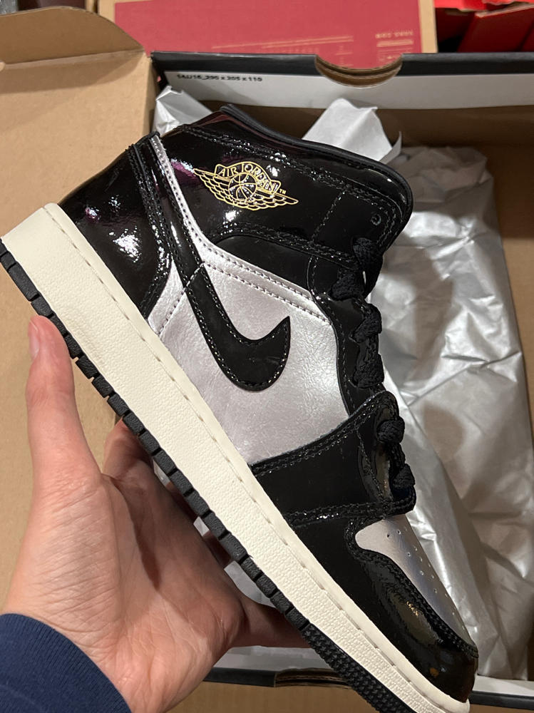 AIR JORDAN 1 MID SE (GS) "BLACK/METALLIC SILVER" size 5.5y new