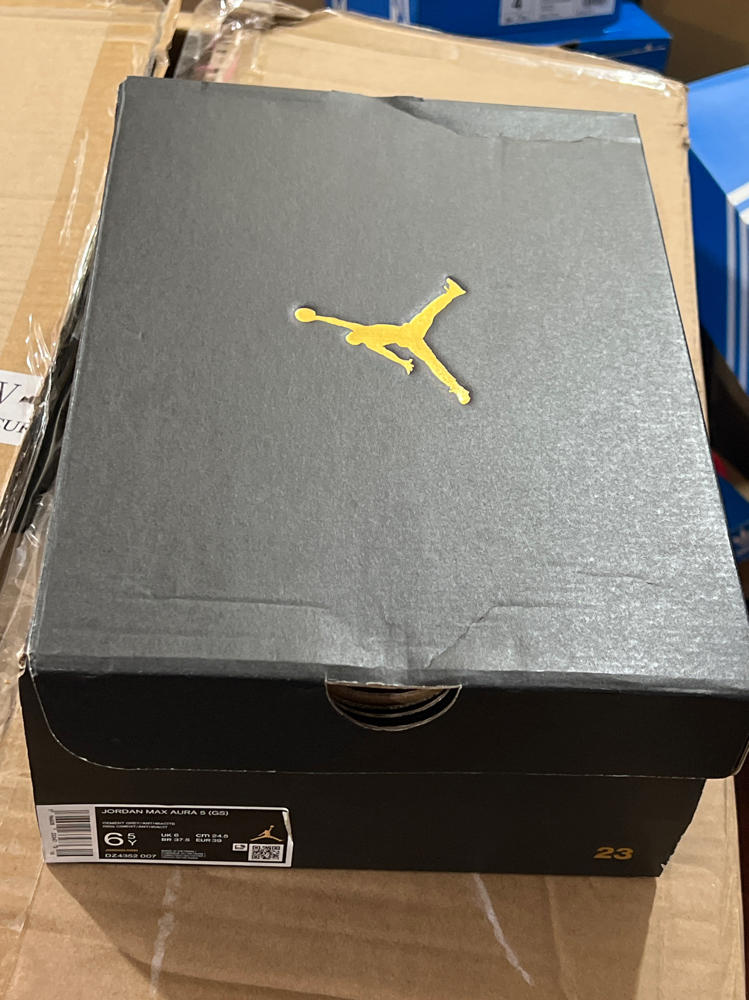 Jordan Big Kids' Jordan Max Aura 5 Basketball Shoes in Grey/Cement Grey Size 6.5 Leather/Plastic