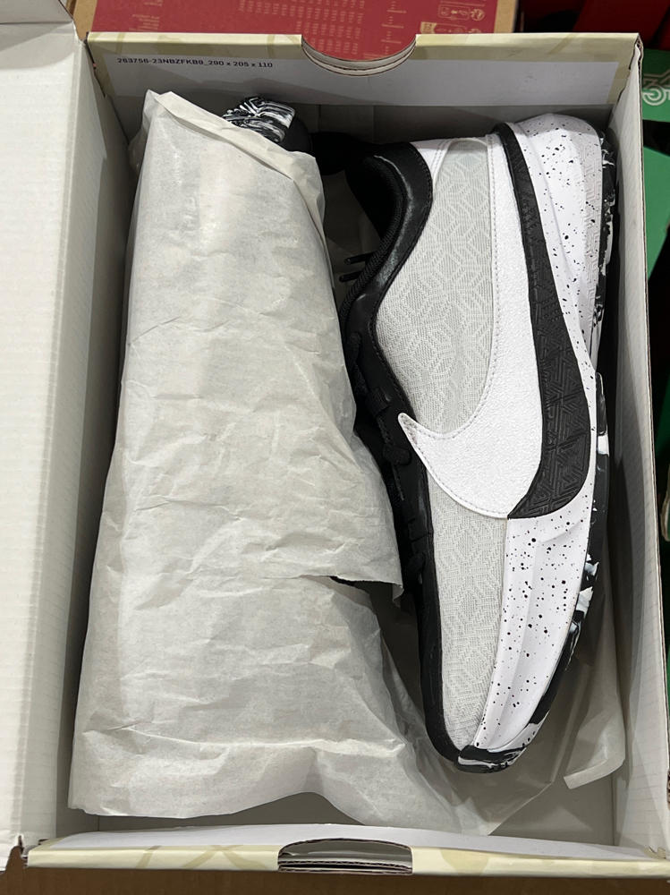 Nike Boy's Freak 5 (Big Kid) White/White/Black/Photo Blue 5.5 Big Kid M