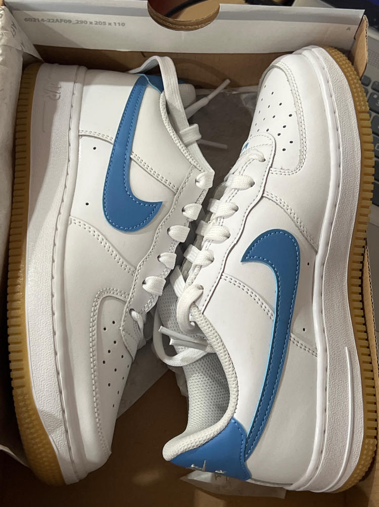 Nike Air Force 1 Big Kids' Shoes (FV5948-115, White/Gum Light Brown/Blue Beyond) Size 5.5y, 5y, 6.5y, 7y,
