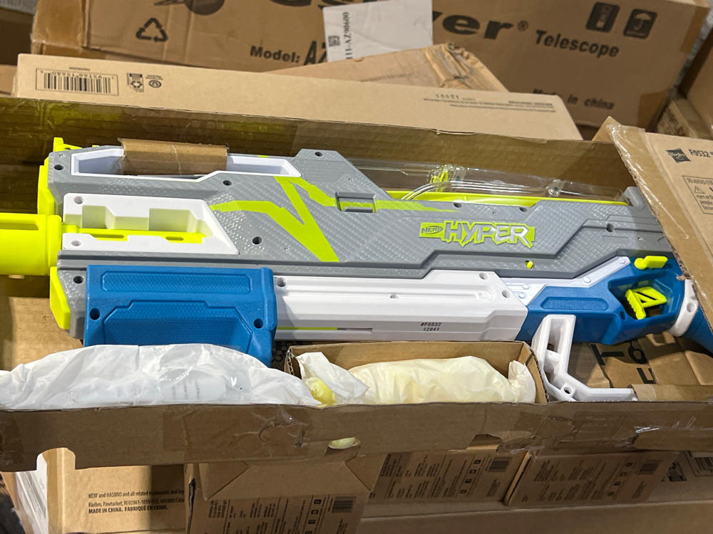 Nerf Hyper Siege-50 Pump-Action Blaster, 40 Hyper Rounds, Eyewear, Up to 110 FPS Velocity, Easy Reload, Holds Up to 50 Rounds