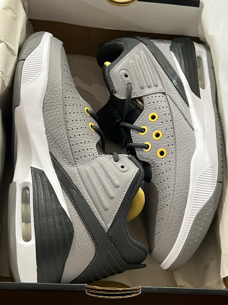 Jordan Big Kids' Jordan Max Aura 5 Basketball Shoes in Grey/Cement Grey Size 6.5 Leather/Plastic