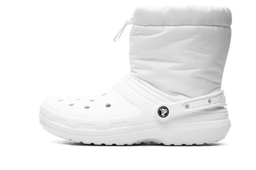 Crocs Unisex Classic Lined Neo Puff Boot (Garnet) US nwt