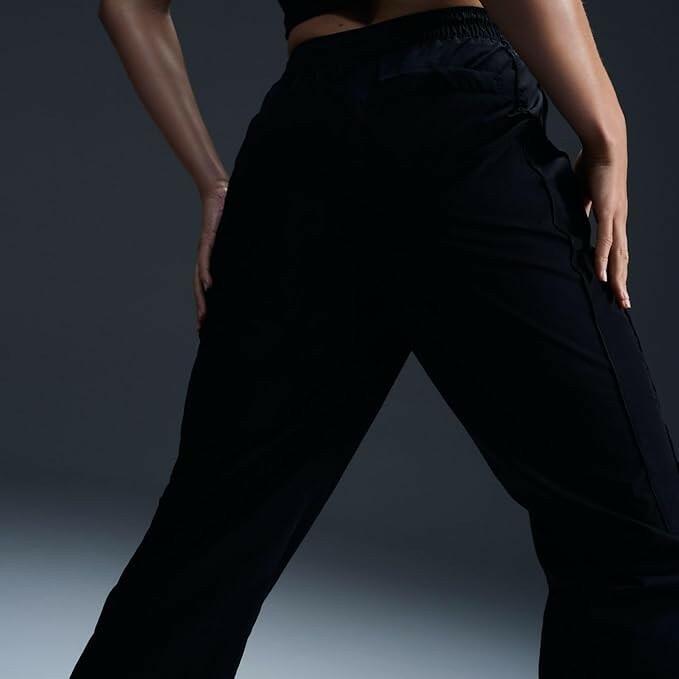 Nike Womens Windrunner High-Waisted Woven Open-Hem Pants Black/White Small, xs