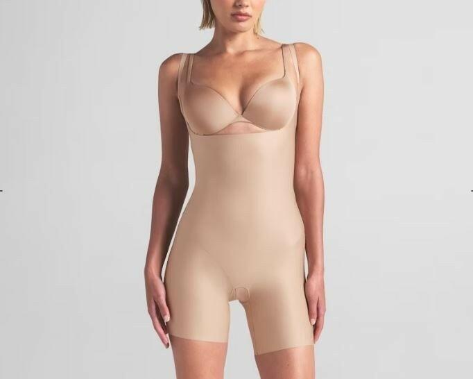 NWT SKIMS BODY cs OPEN BUST MID THIGH BODYSUIT CLAY - xs