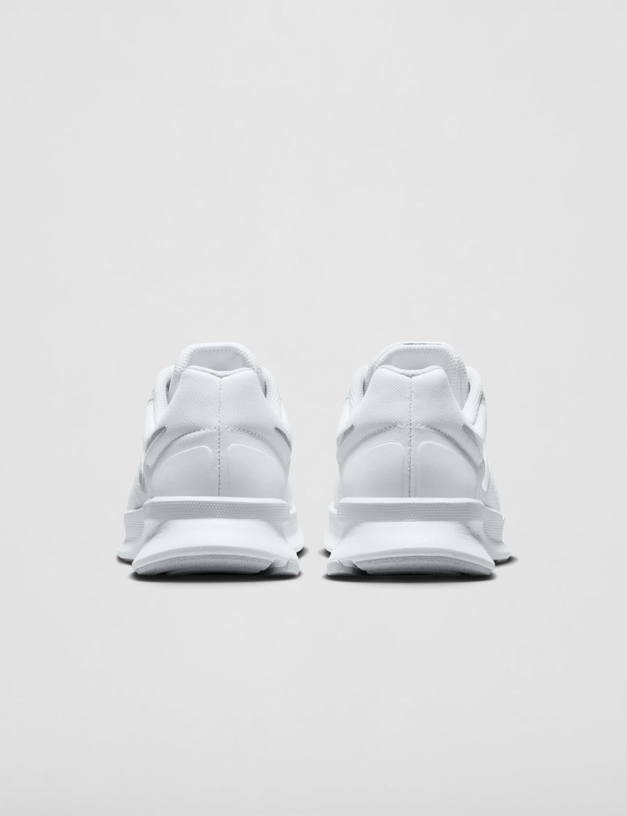 Nike Women's Run Swift 3 Road Running Shoes, White/Metallic Silver-Pure Platinum, 7.5W, 5.5W NEW WITH FLAW