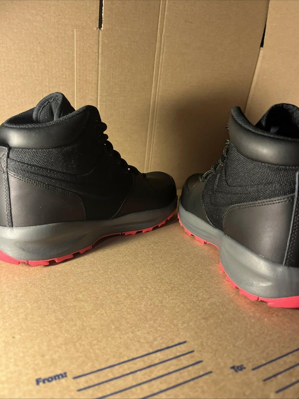 Nike Manoa PS Boots Black Hyper Pink AJ1283-001 Youth Size 1Y. NEW IN BOX