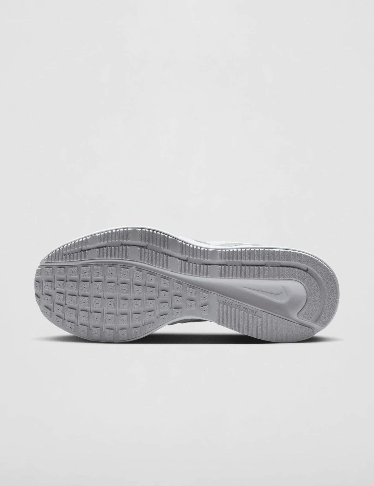 Nike Women's Run Swift 3 Road Running Shoes, White/Metallic Silver-Pure Platinum, 7.5W, 5.5W NEW WITH FLAW