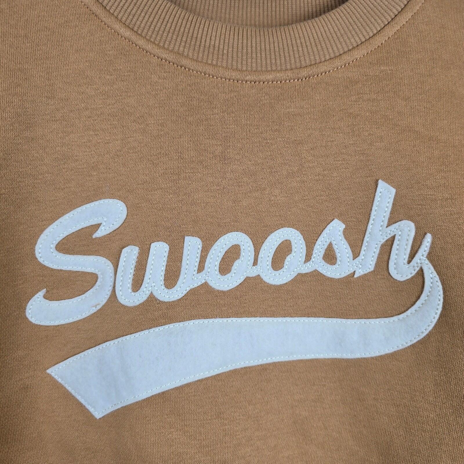 Nike Kids Swoosh Sweatshirt Size XS/6x-7, small Tan Pullover HJ6234-201 Oversize Crew