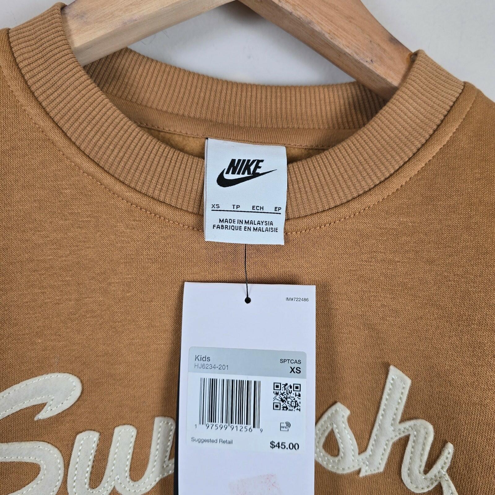 Nike Kids Swoosh Sweatshirt Size XS/6x-7, small Tan Pullover HJ6234-201 Oversize Crew