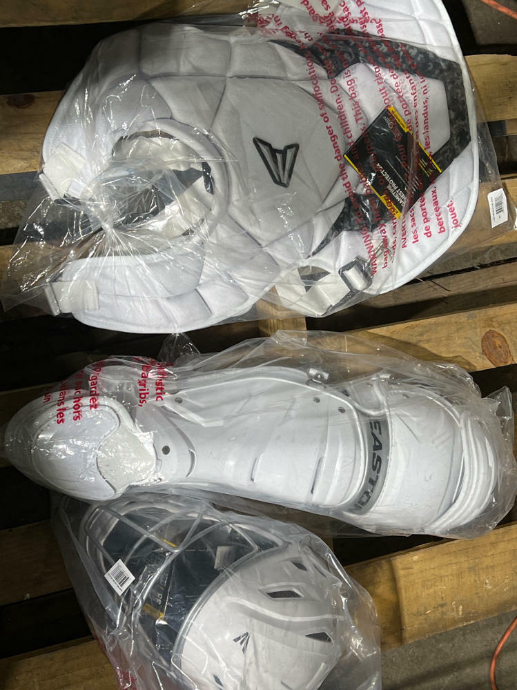 Easton | Gametime MOJO Catcher's Kit | White | Intermediate, Intermediate | Ages 13-15 large kids