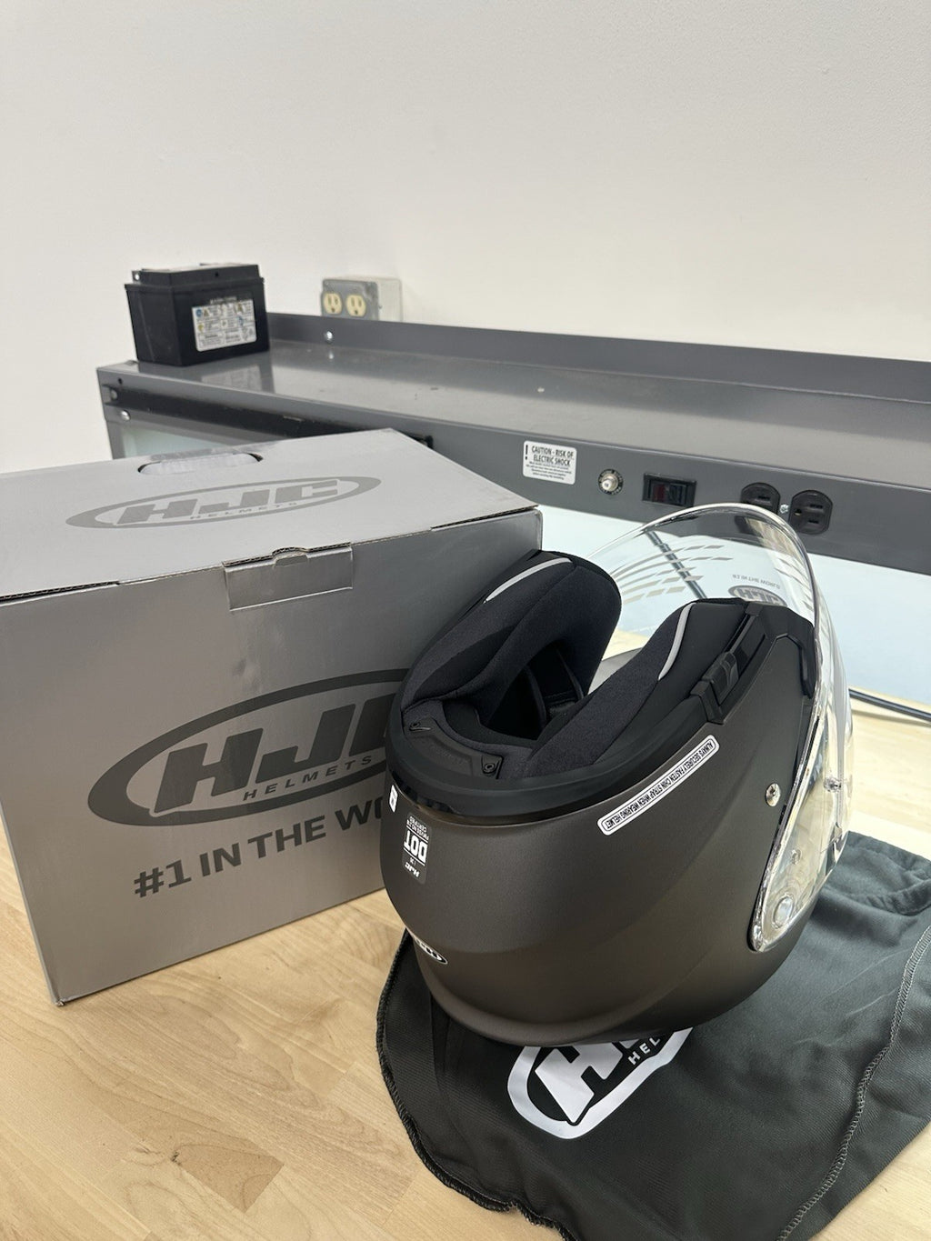 HJC Helmet Dot i30 Semi Flat Black Size large new in box black and white